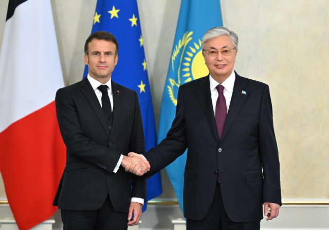Президенты Казахстана и Франции провели переговоры