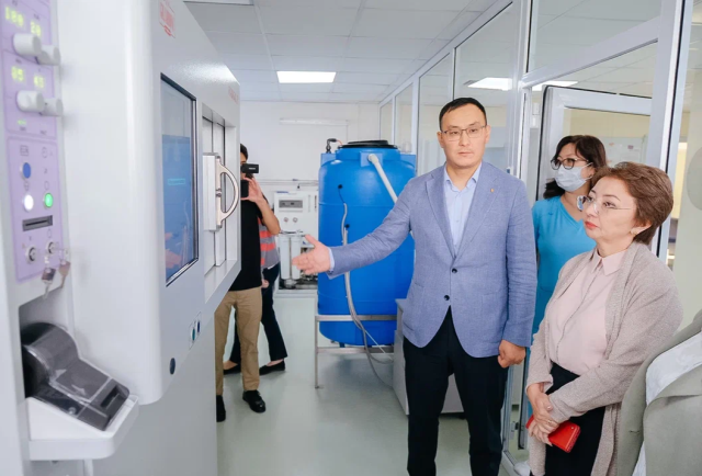 Алматыда Орталық Азияда тұңғыш рет онкологиялық науқастарды емдейтін цифрлық қондырғы орнатылды