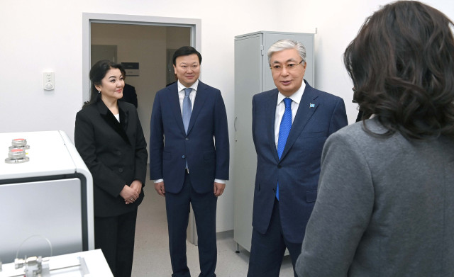 Президент Казахстана посетил Центр санитарно-эпидемиологической экспертизы