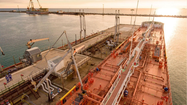 Экспорт казахстанской нефти из порта Актау увеличился на 54%