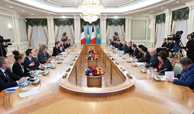 Президенты Казахстана и Франции обсудили развитие стратегического партнерства