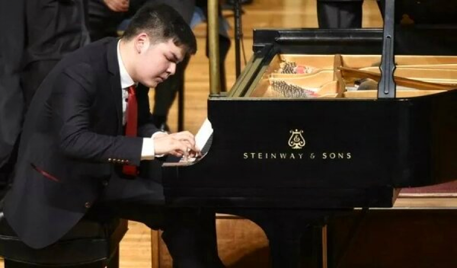 Pianist from Kazakhstan receives Waterman Gold Medal