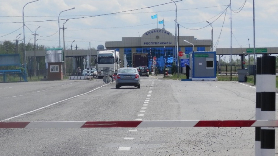 Казахстан снимет ограничения по сухопутной границе с тремя странами
