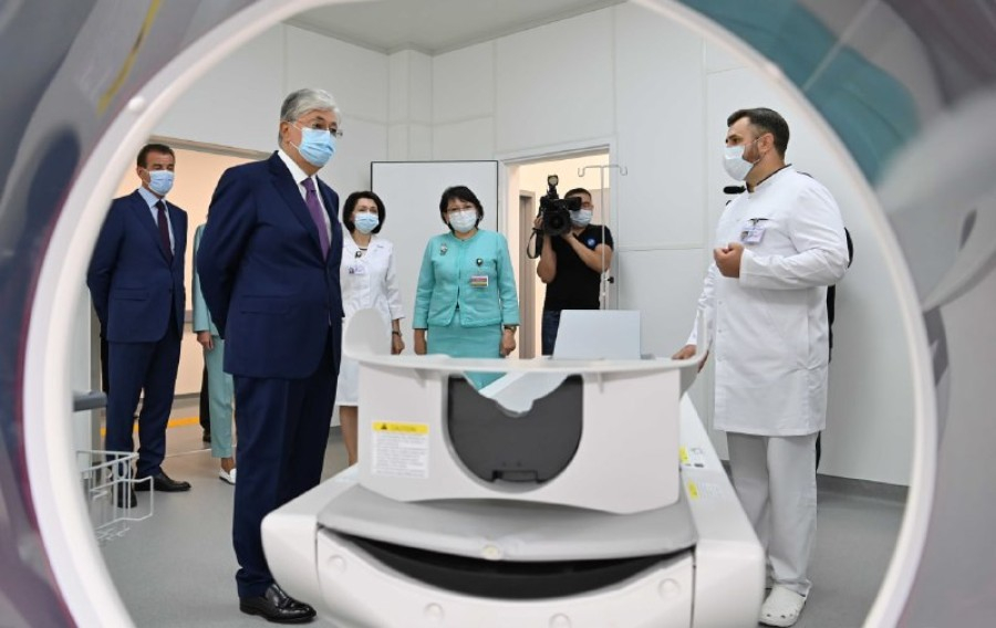Kazakh President pays visit to Center for Nuclear Medicine