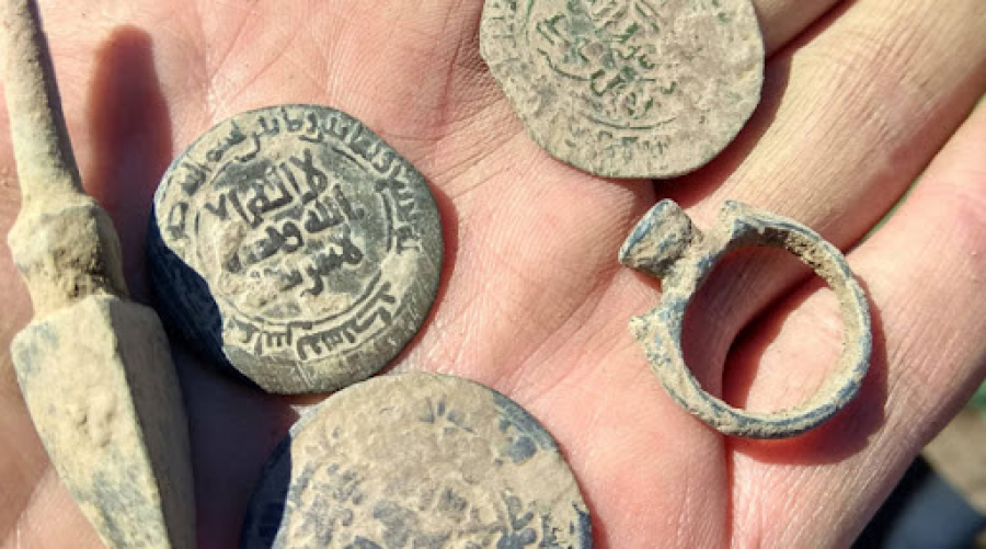 Samanid period coins found in Taraz