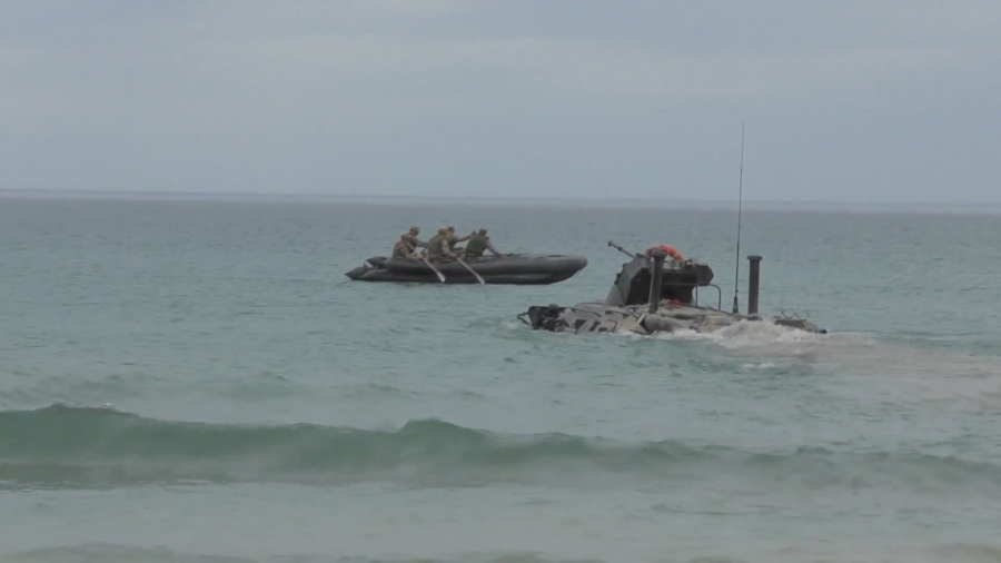 Морские пехотинцы проходят боевые тренировке