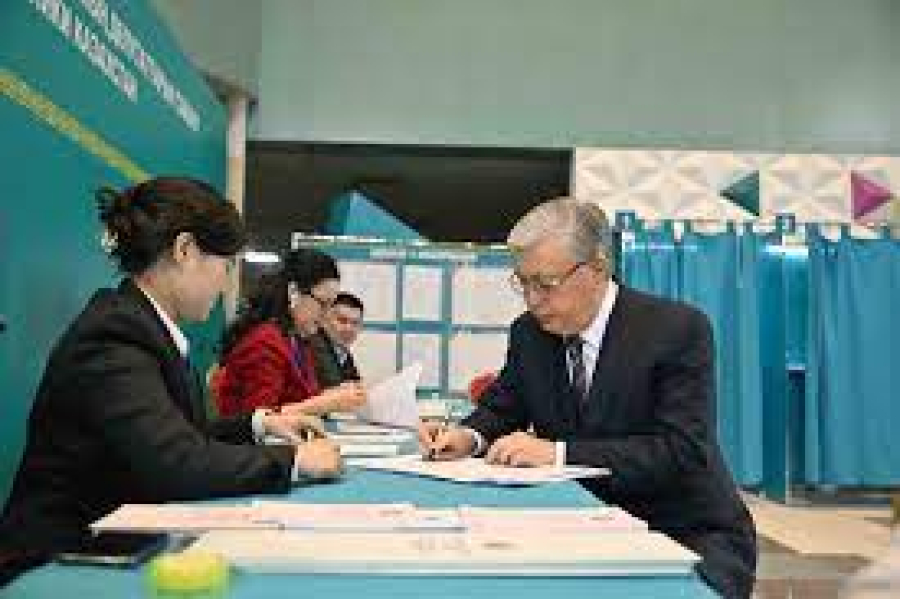 President Tokayev casts his vote in Mazhilis and Maslikhat elections