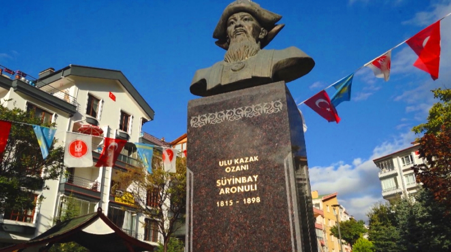 Памятную табличку в честь Жамбыла Жабаева установили в Турции