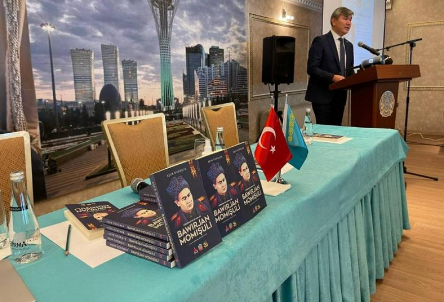 Бауыржан Момышұлы туралы кітап түрік тілінде жарық көрді