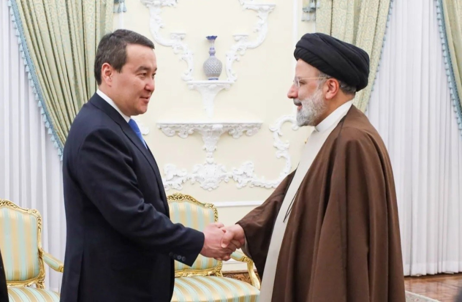 Kazakh PM Alikhan Smailov holds meeting with Iranian President