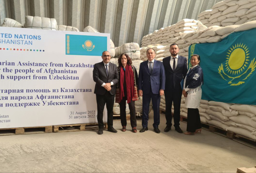Казахстан передал гуманитарную помощь Афганистану