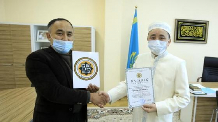 Вакцина QazVac получила сертификат «Халал Даму»