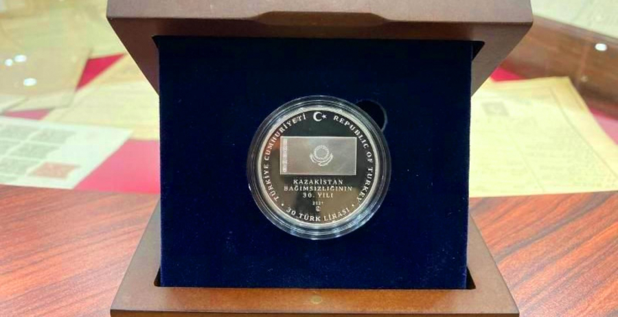 Памятную монету к 30-летию Независимости РК выпустили в Турции