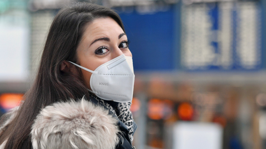Страны ЕС отменили требование ношения масок в самолетах и аэропортах