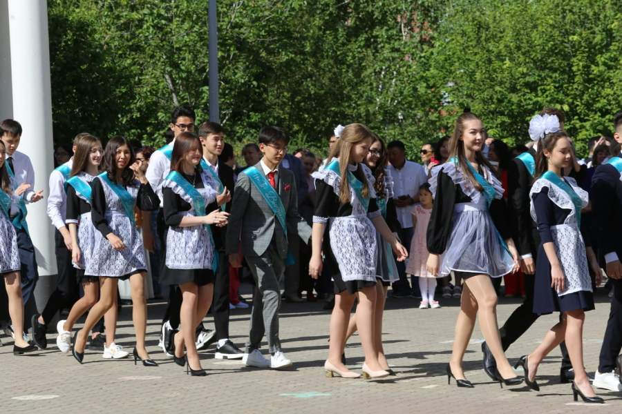 Последний звонок прозвучал в школах Казахстана